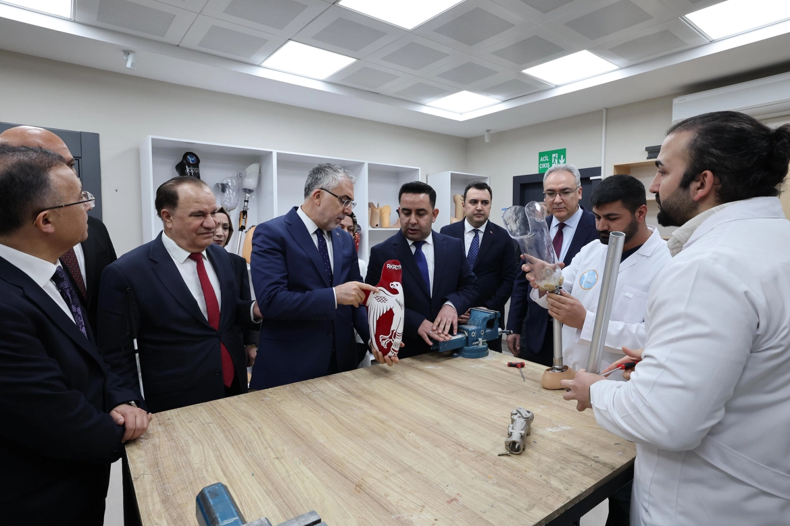 Bakan Işıkhan’dan Gaziantep’te “Buğday Tanesi” Merkezine Ziyaret