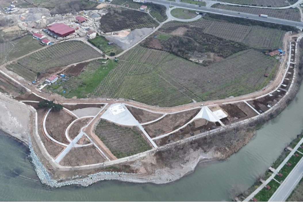 Gülyalı Turnasuyu Kordon Park’ta İkinci Etap Çalışmaları Hız Kazandı