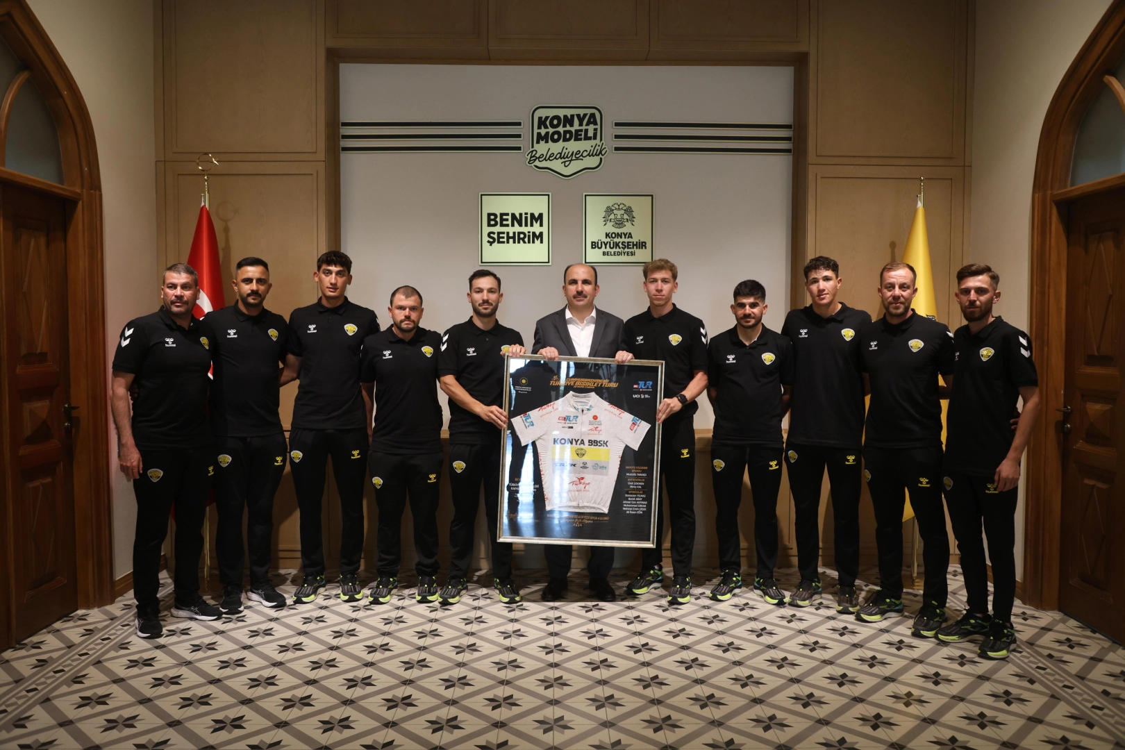 Konya Büyükşehir Belediyespor Bisiklet Takımı’ndan Başkan Altay’a Ziyaret