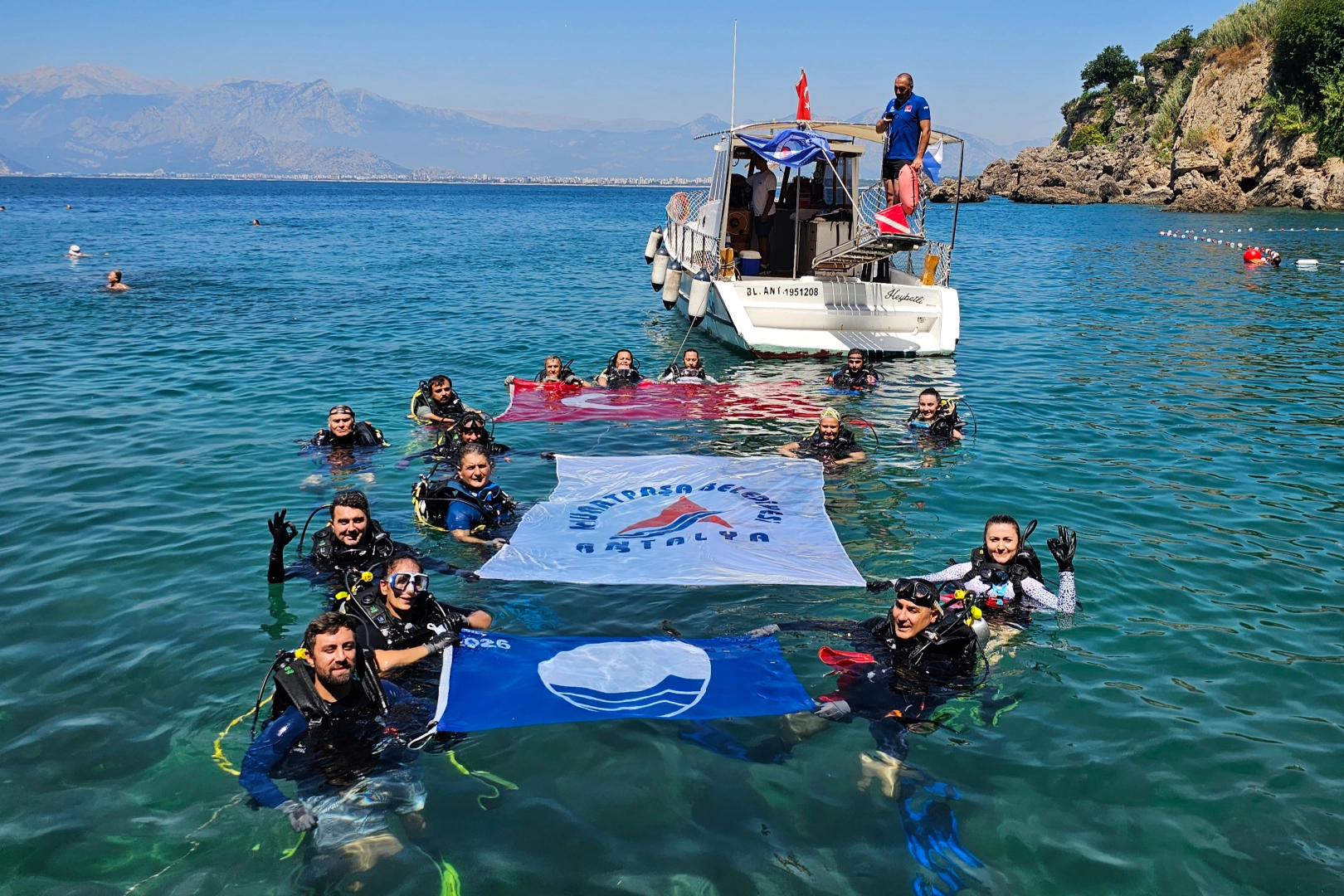 Muratpaşa’da Deniz Dibi Temizliği Yapıldı