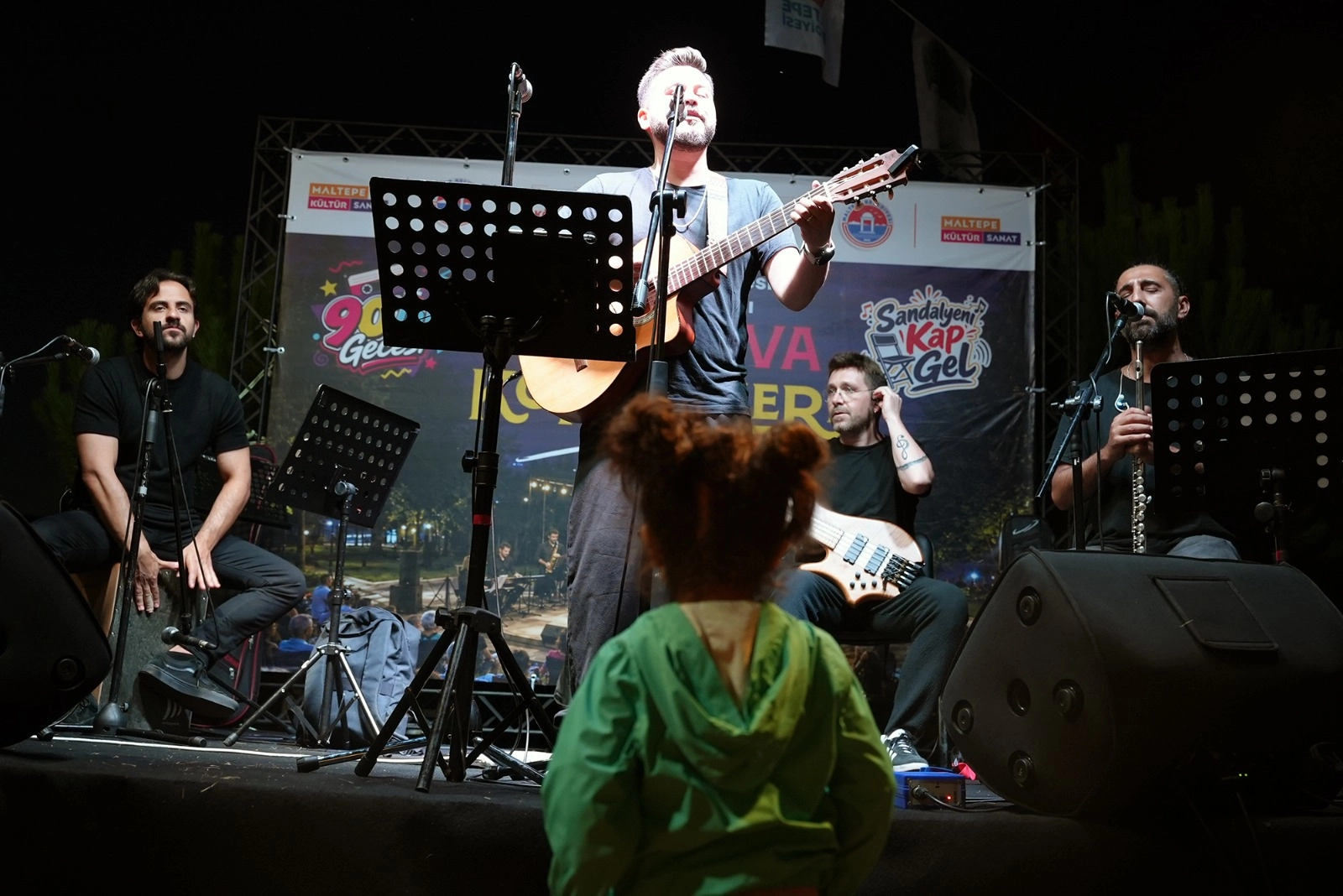 Maltepe’de Nostalji Gecesi: 90’lar Coşkusu Yaşandı