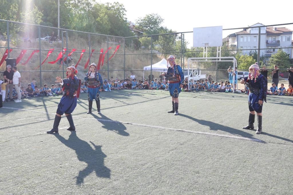 Kütahya’da Mahalle Buluşması: Eğlence ve Futbol Heyecanı Bir Arada