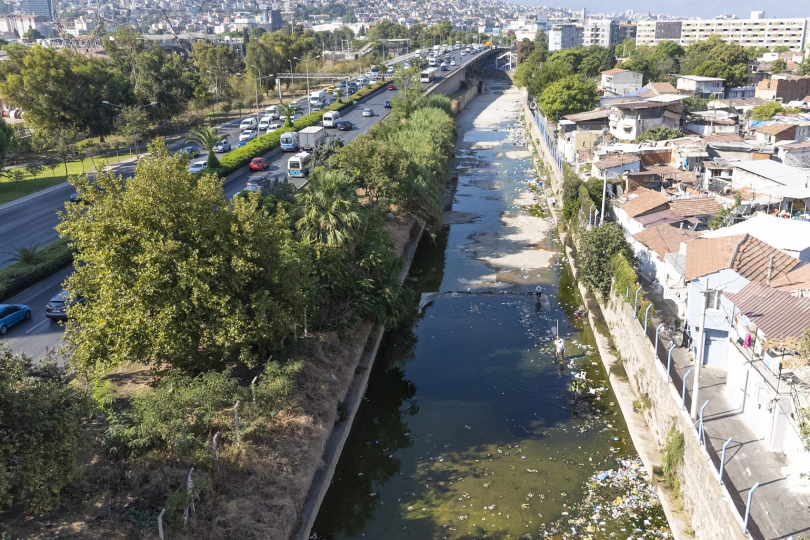 İzmir’de Derelerde Kapsamlı Temizlik: 233 Bin Ton Atık Çıkarıldı