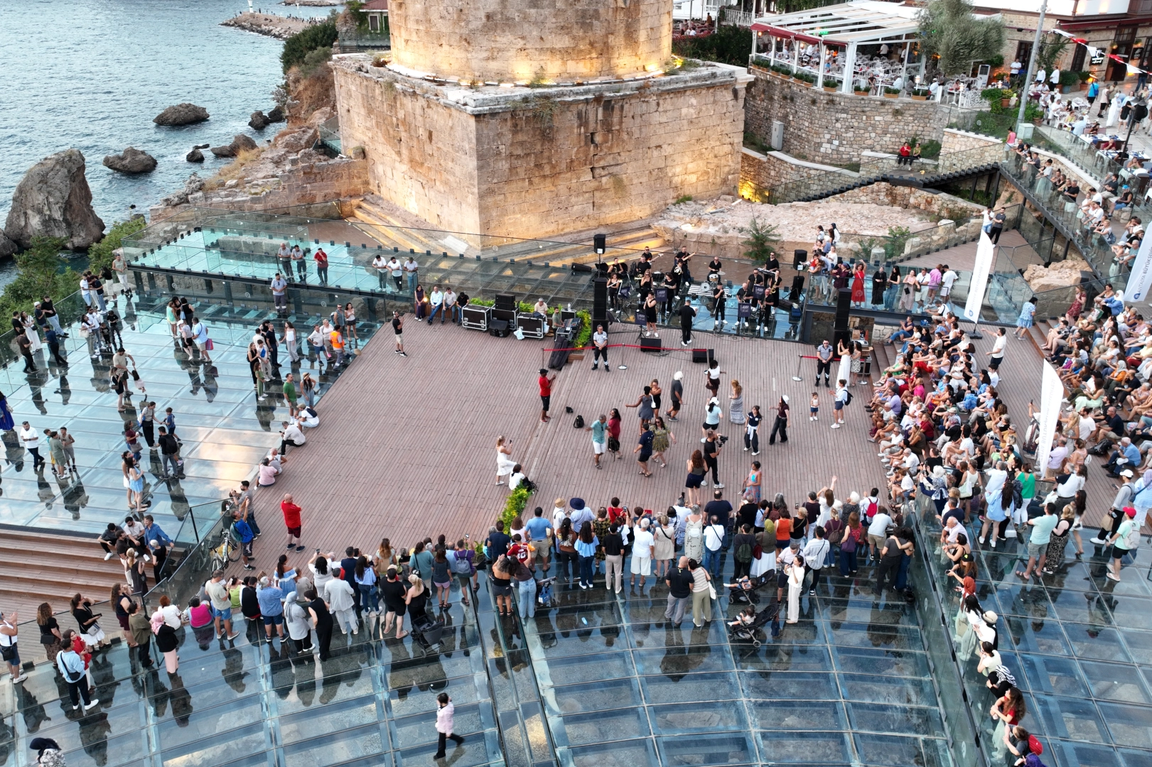 Antalya’da Gün Batımına Müzik Eşlik Etti