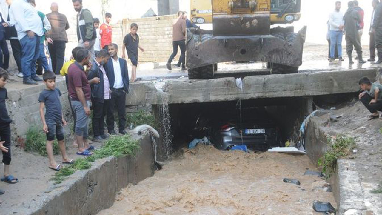 Şırnak'ta Yağan Yağmur Sele Dönüştü